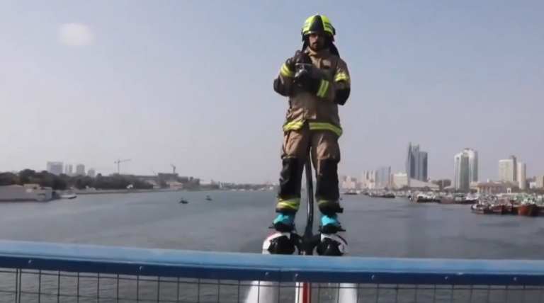 A Dubaï, les pompiers iront éteindre les incendies en flyboard