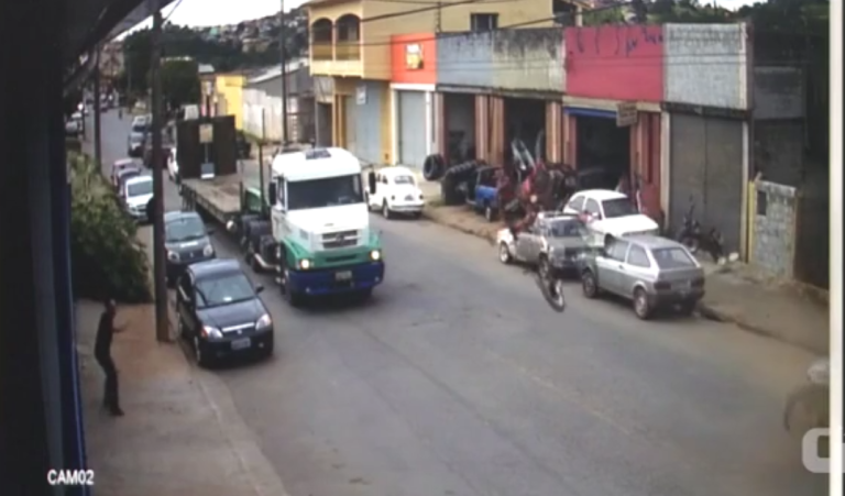 L&rsquo;accident surréaliste d&rsquo;un motard !