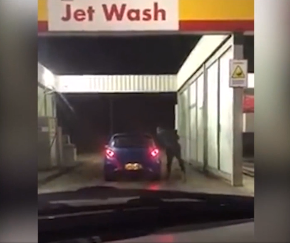 Laver sa voiture pendant qu’il gèle n’est pas une bonne idée