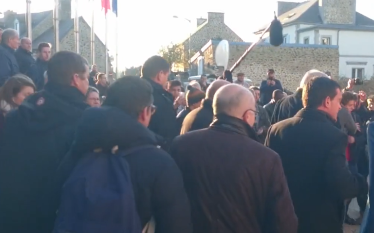 Manuel Valls giflé par un homme lors d’une visite en Bretagne !