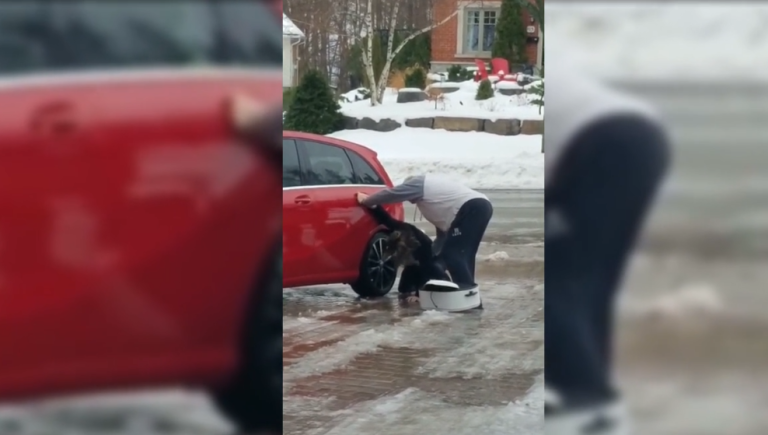 Monter dans sa voiture quand le sol est verglacé