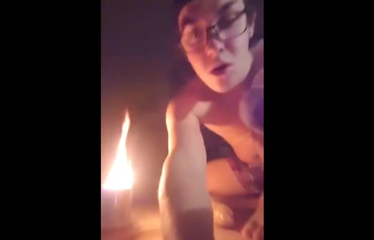 Défoncé, il manque de mettre le feu à sa chambre !