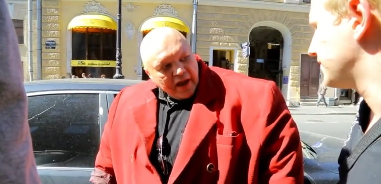 Un automobiliste pète un câble quand on vient lui dire qu’il est mal garé !