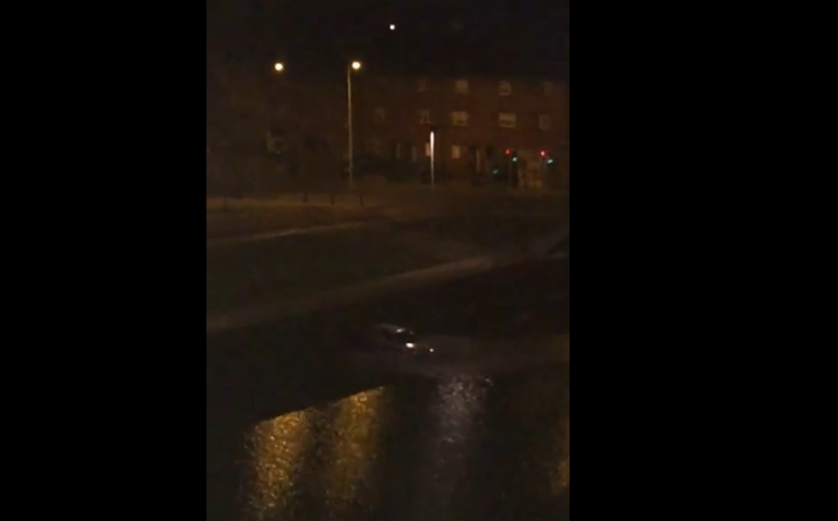 Un jeune s’amuse à faire des drifts avec une voiture volée…