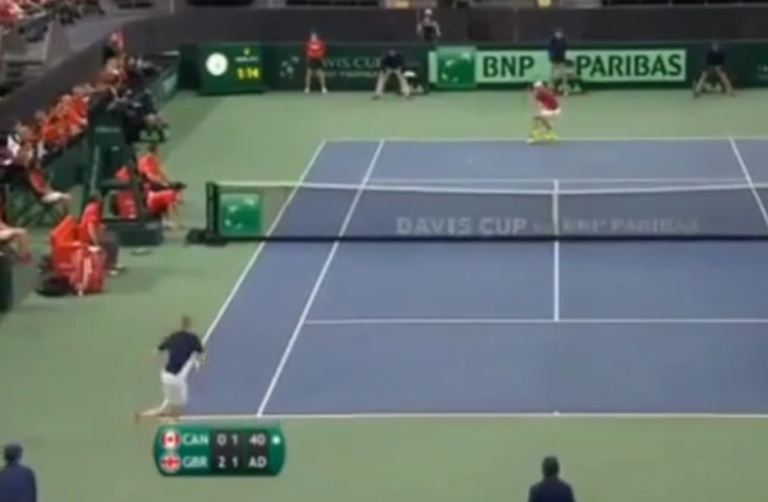 Coupe Davis le tennisman canadien Denis Shapovalov disqualifié pour avoir tiré dans la tête de l’arbitre
