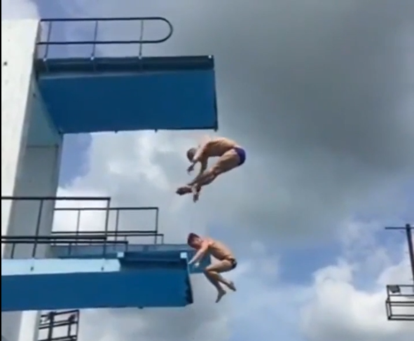 Le plongeoir se casse juste au moment de son saut !