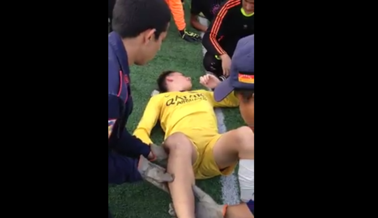 Luxation et remise en place d’une rotule d’un footballeur