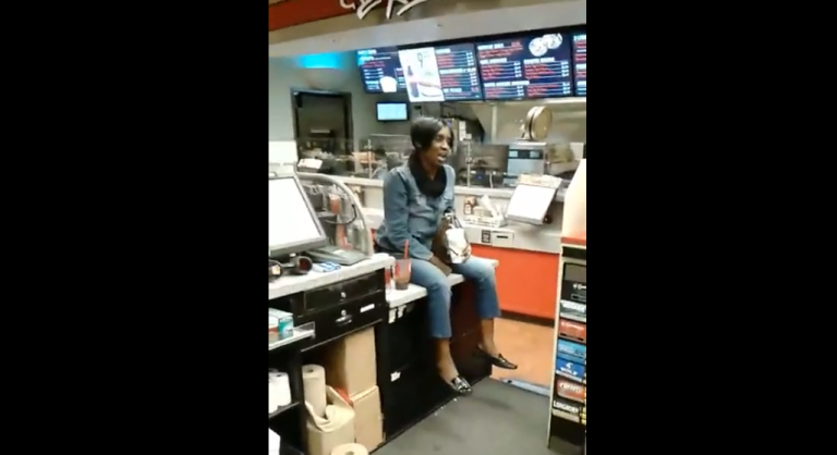 Une femme énervée insulte des employés et saccage une supérette !