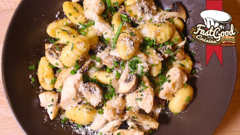Une recette idéale pour le repas ! La Poêlée de Gnocchi et poulet…