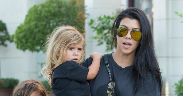 La photo scandale de la fille de 4 ans de Kourtney Kardashian affublée d&rsquo;un piercing…