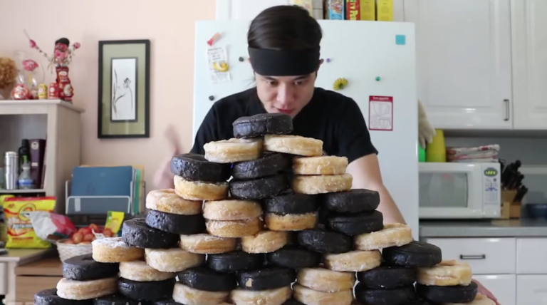 Il avale 50 donuts pour son petit-déjeuner