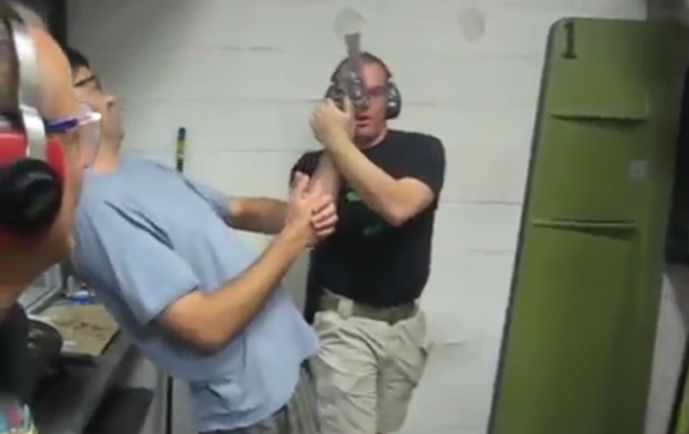 Le pire instructeur de tir au monde !