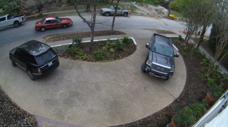 Des ouvriers contre un voleur