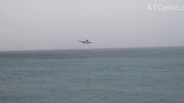 Un Boeing 737 a failli s’écraser en pleine mer…