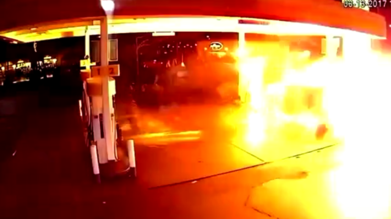 Un chauffeur Uber provoque une grosse explosion après avoir foncé dans une station service !