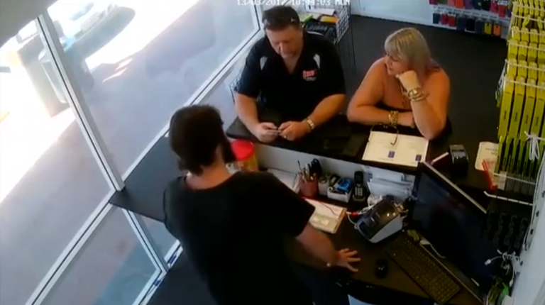 Un iPhone 6+ explose soudainement chez un réparateur de smartphones !