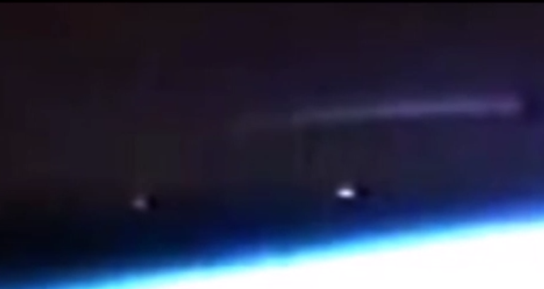 Un « vaisseau mère » filmé en direct de la station spatiale internationale ?