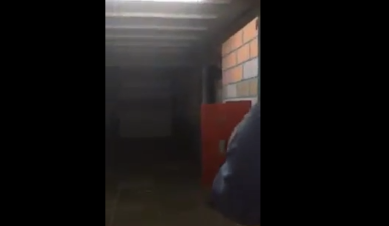 Une porte de placard incendie possédée, enflamme le web !