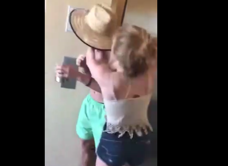 Insultée, une fille se venge en mettant la misère à un mec