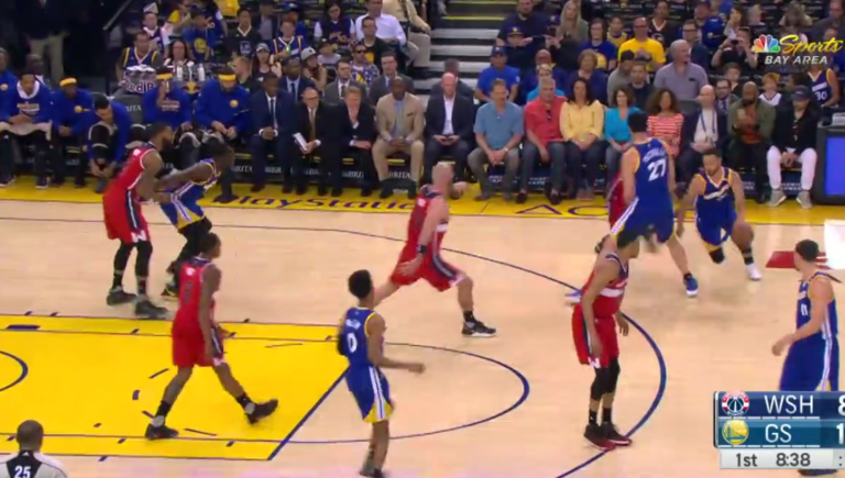 Le basketteur Steph Curry est-un vrai magicien avec son ballon !