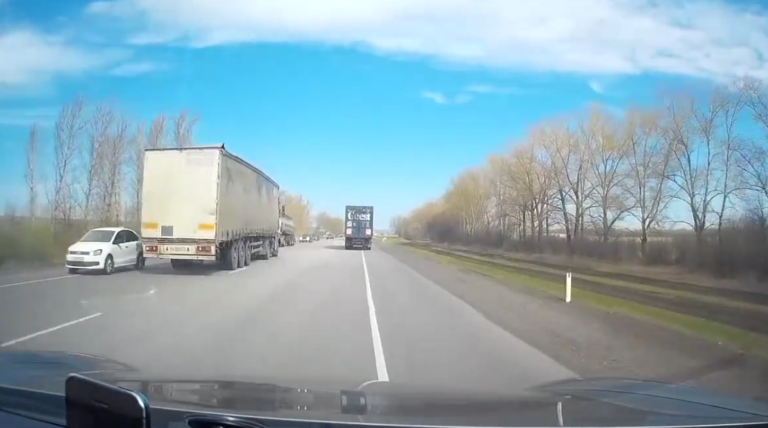 Un chauffeur de camion s&rsquo;endort au volant