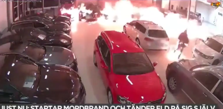 Un vandale met le feu à un garage automobile…