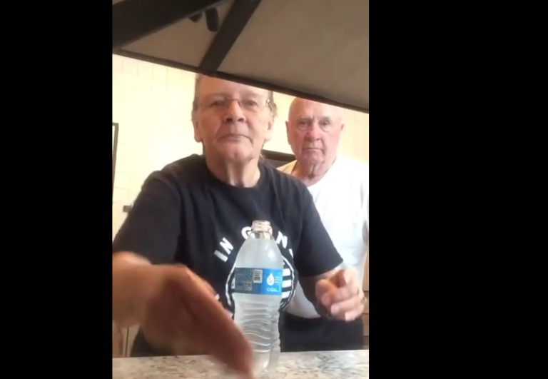 Une mamie piège son mari avec une bouteille d&rsquo;eau