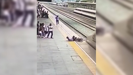 Un cheminot empêche une jeune femme de se jeter sous un train