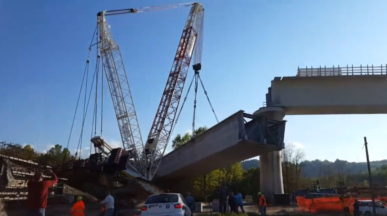 Chute d&rsquo;une grue pendant la construction d&rsquo;un pont en Italie
