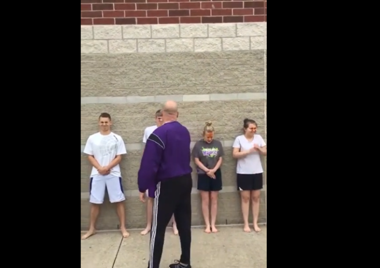 Des étudiants se font asperger de bombe au poivre