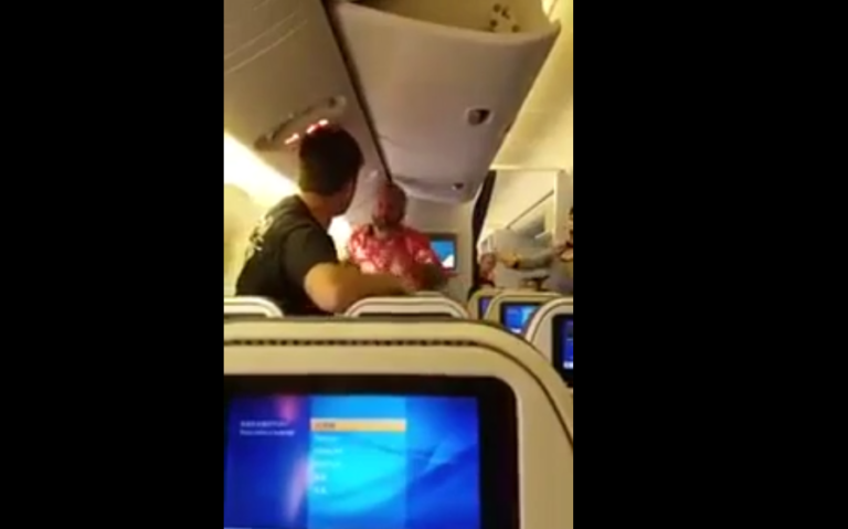 Deux passagers se battent dans un avion juste avant le décollage