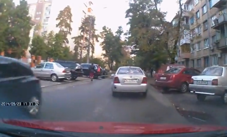 Femme vs Klaxon de voiture