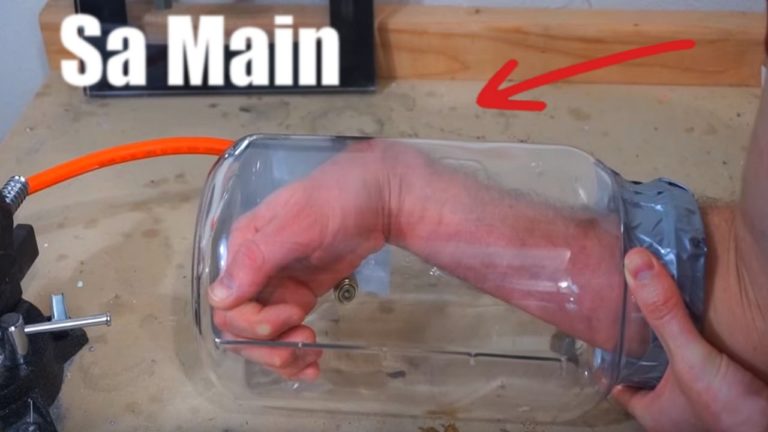 Que Se Passe-t-il quand on met SA MAIN dans une CHAMBRE A VIDE