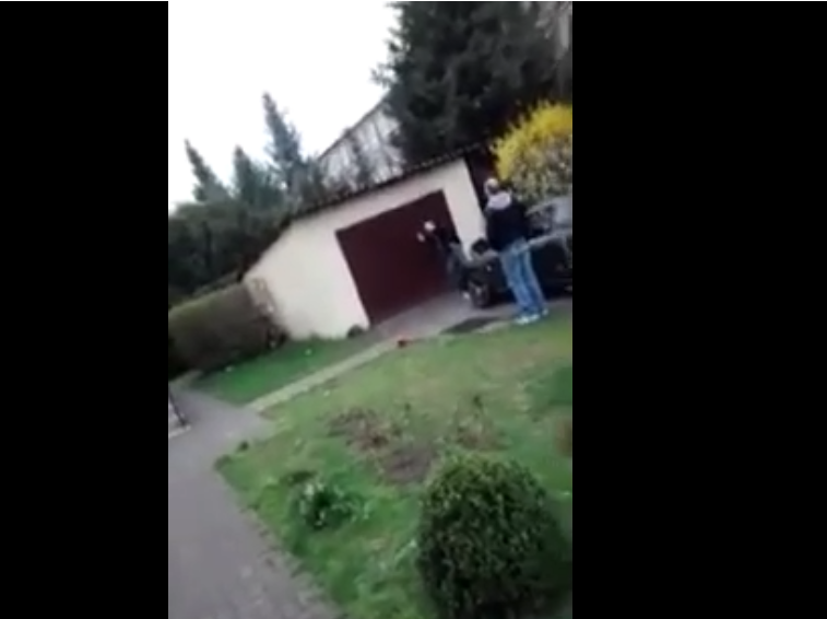 Repeindre son garage en faisant exploser un pot de peinture