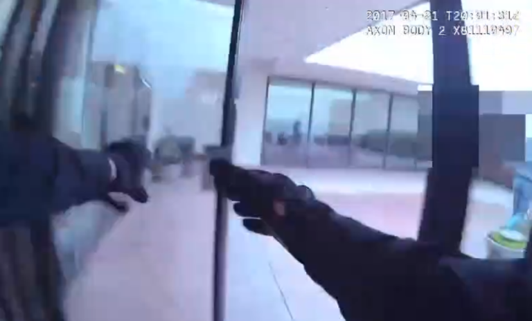 Un policier héroïque intervient juste à temps pour empêcher un homme de se suicider !