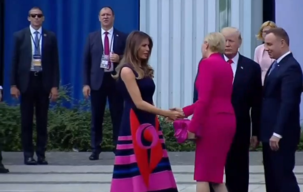 Poignée de main La première dame polonaise met un vent à Donald Trump