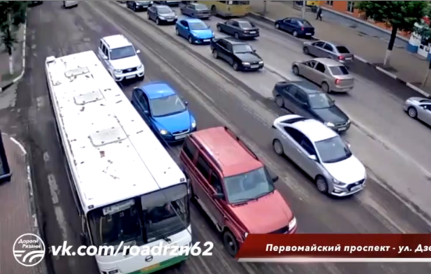 Un automobiliste veut doubler toute une file et se fait doublement punir !