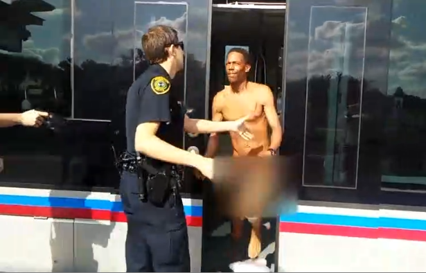 Un passager plutôt agité gifle un policier à la sortie d’un bus…