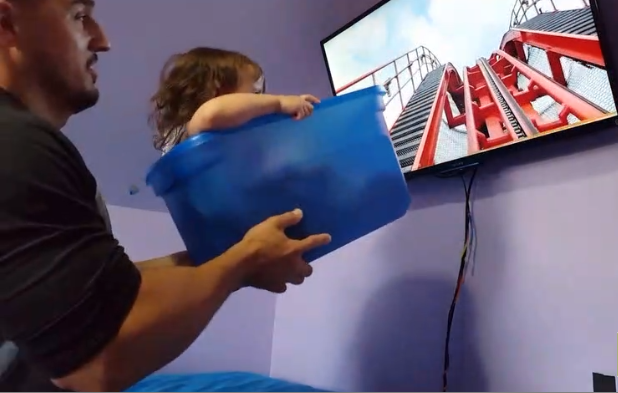 Simuler un simulateur de montagnes russes avec sa fille