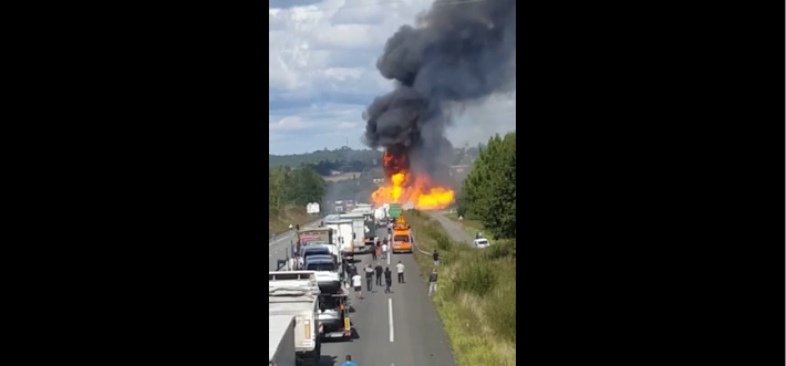 Explosion d&rsquo;un camion transportant des bouteilles de gaz sur l&rsquo;autoroute RN10