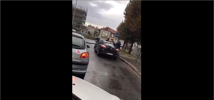 Interpellation à coups de genoux et taser pour un jeune qui refuse de coopérer (Bobigny)