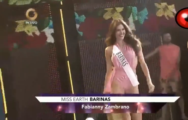 Une candidate de Miss Venezuela a un problème de maillot pendant le défilé !