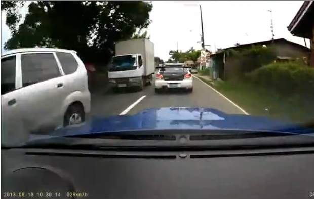 Deux conducteurs de Subaru Impreza font une course sauvage au Philippines