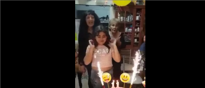 Une fille prend feu au moment de souffler ses bougies