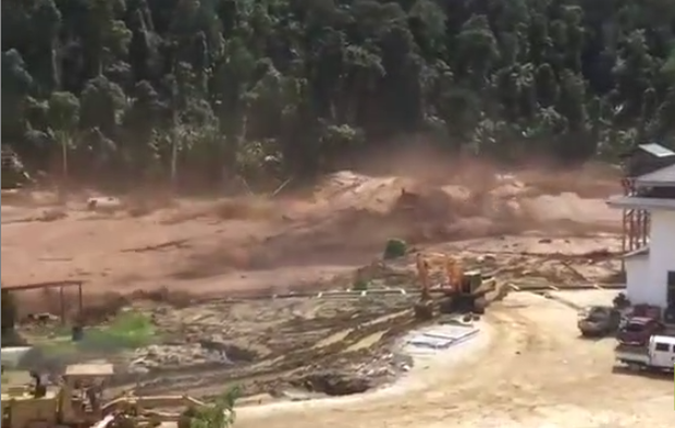 Une violente inondation suite à la rupture d&rsquo;un barrage