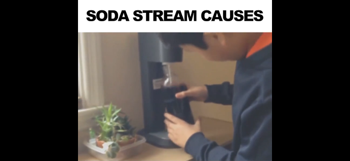 Il détruit le salon de ses parents en essayant de rendre du vin pétillant avec une machine SodaStream