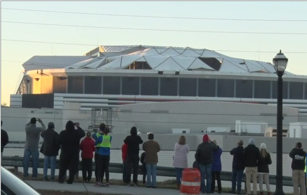 Tentez de filmer la démolition du Georgia Dome…
