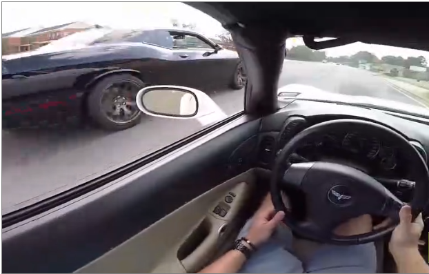 Quand papy veut faire la course avec sa grosse voiture !