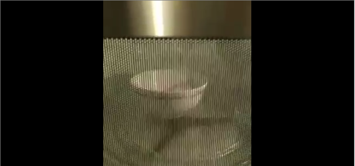 Voilà ce qui arrive quand on met un oeuf dur à chauffer au micro-ondes