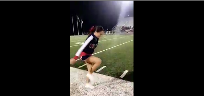 La vidéo qui rend fou : cette fille prend appui sur une marche invisible